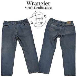 Wrangler Jeans Men 42 x 32 Med Blue Denim Cotton Classic Rugged Relaxed Cowboy